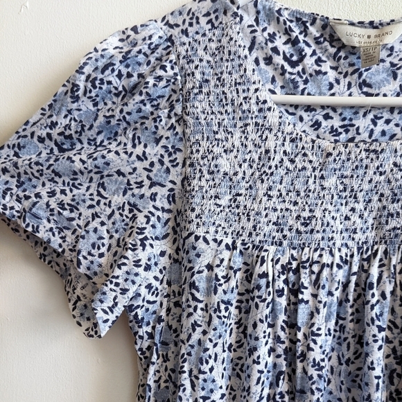 Lucky Brand Smocked Flowy Floral Flower Short Sleeve Top - Picture 8 of 10